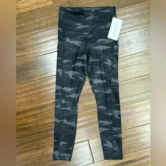 Athleta ultimate camo 7/8 tight BNWT leggings - Picture 1 of 5